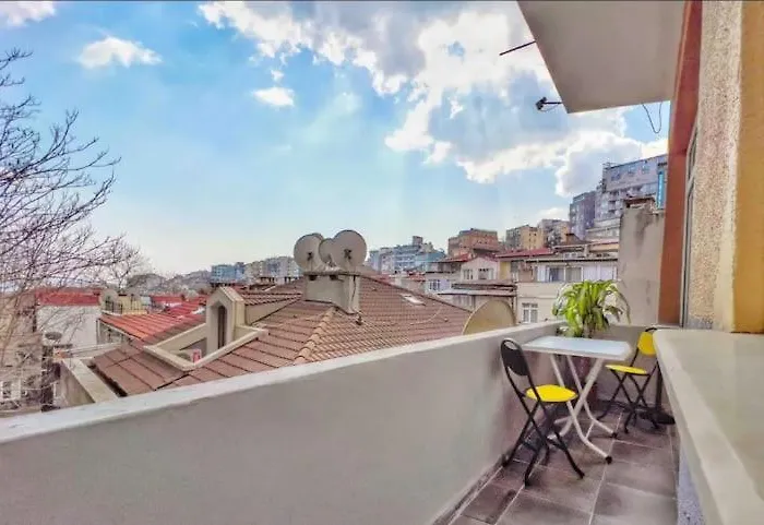 Aparthotel Cihangir House 4*